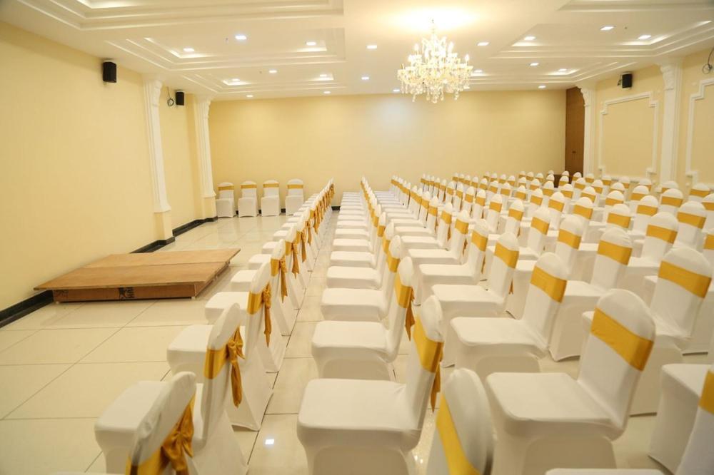 Kingsburyfiesta Hotel ฮอร์นีเบ็ชวา ภายนอก รูปภาพ