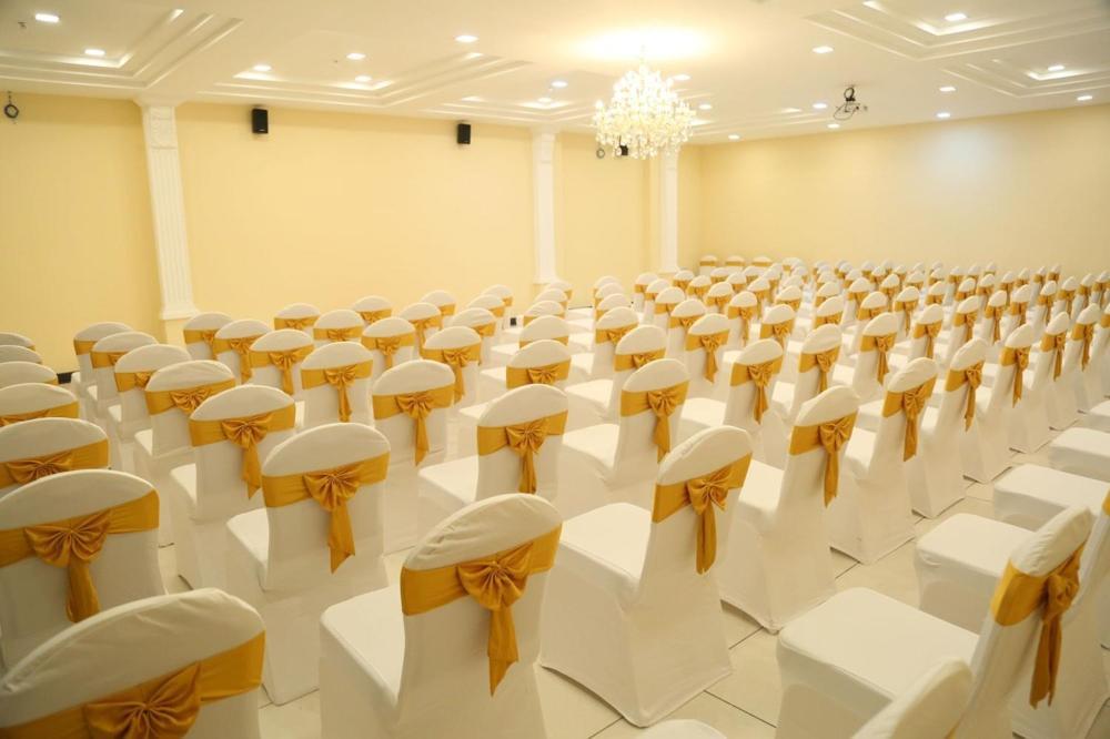 Kingsburyfiesta Hotel ฮอร์นีเบ็ชวา ภายนอก รูปภาพ